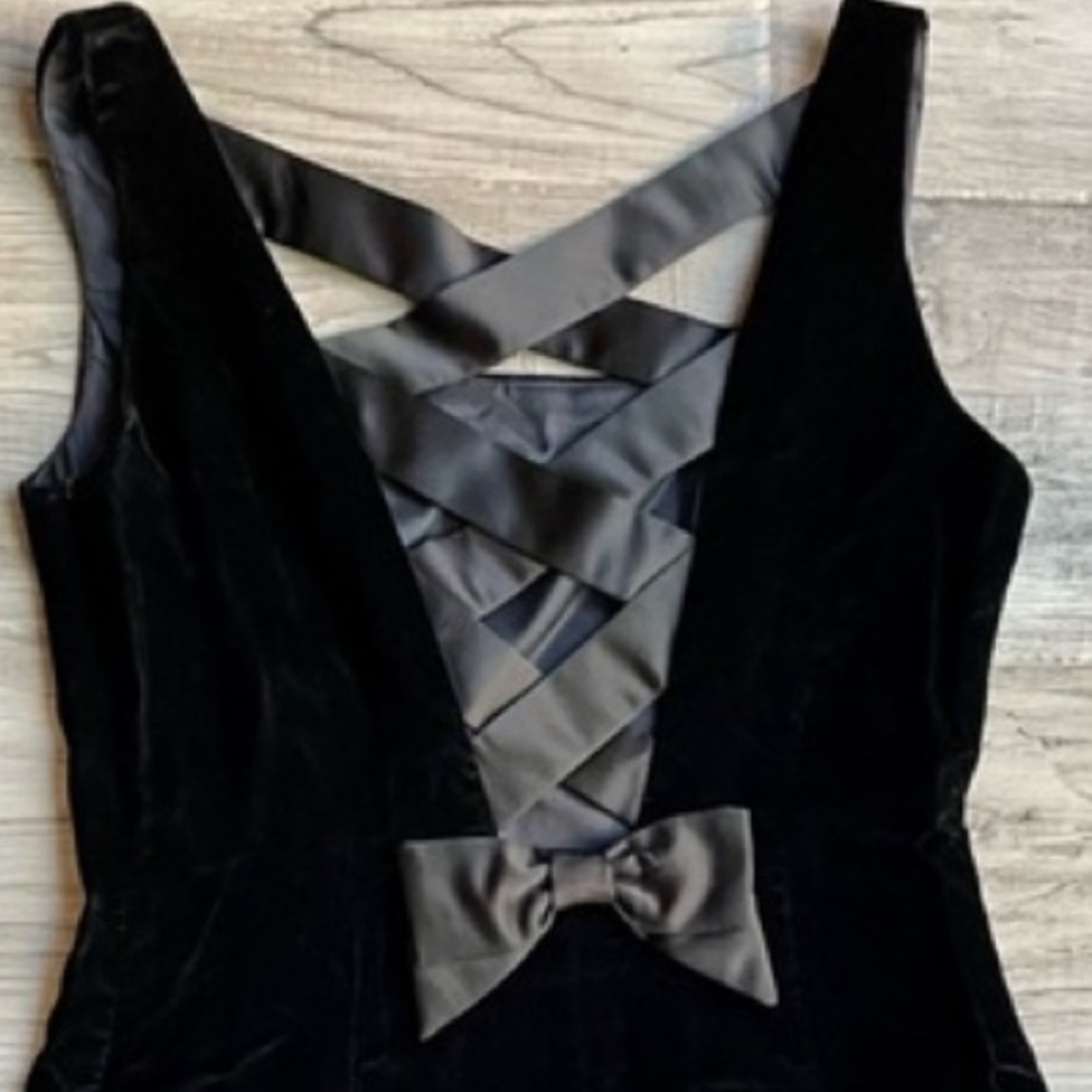 Laundry By Shelli Segal Black Velvet Mini Dress with Gray Satin Bow - Picture 3 of 14
